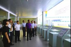 新疆若羌縣委副書(shū)記、縣長(zhǎng)艾山江帶領(lǐng)考察團(tuán)走